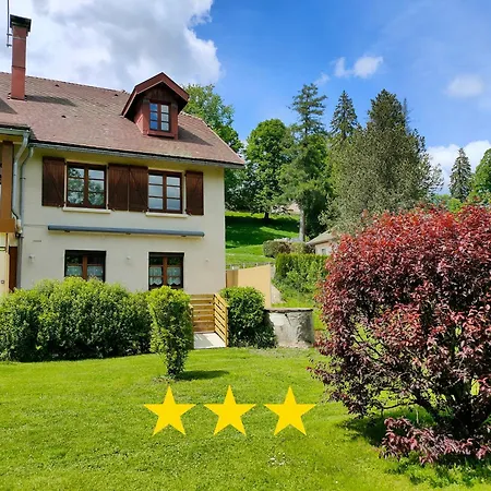 829 Montagnes Du Jura Avec Et Sauna Classe 3 Etoiles アパート *